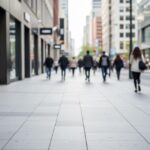 Comment choisir un chevalet publicitaire pour trottoir résistant et économique